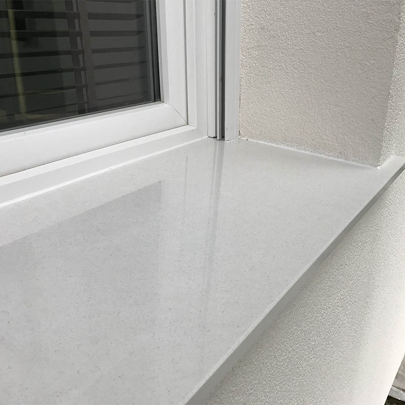 autre photo d'un appui de fenêtre en granit blanc